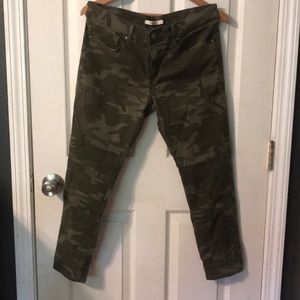 LEVI’s- CAMO